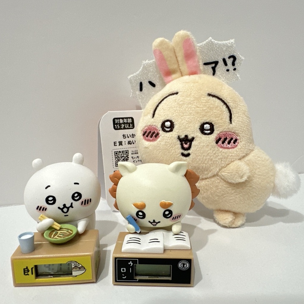 NWT! Chiikawa Plush Pin Badge and mini figures(clock)